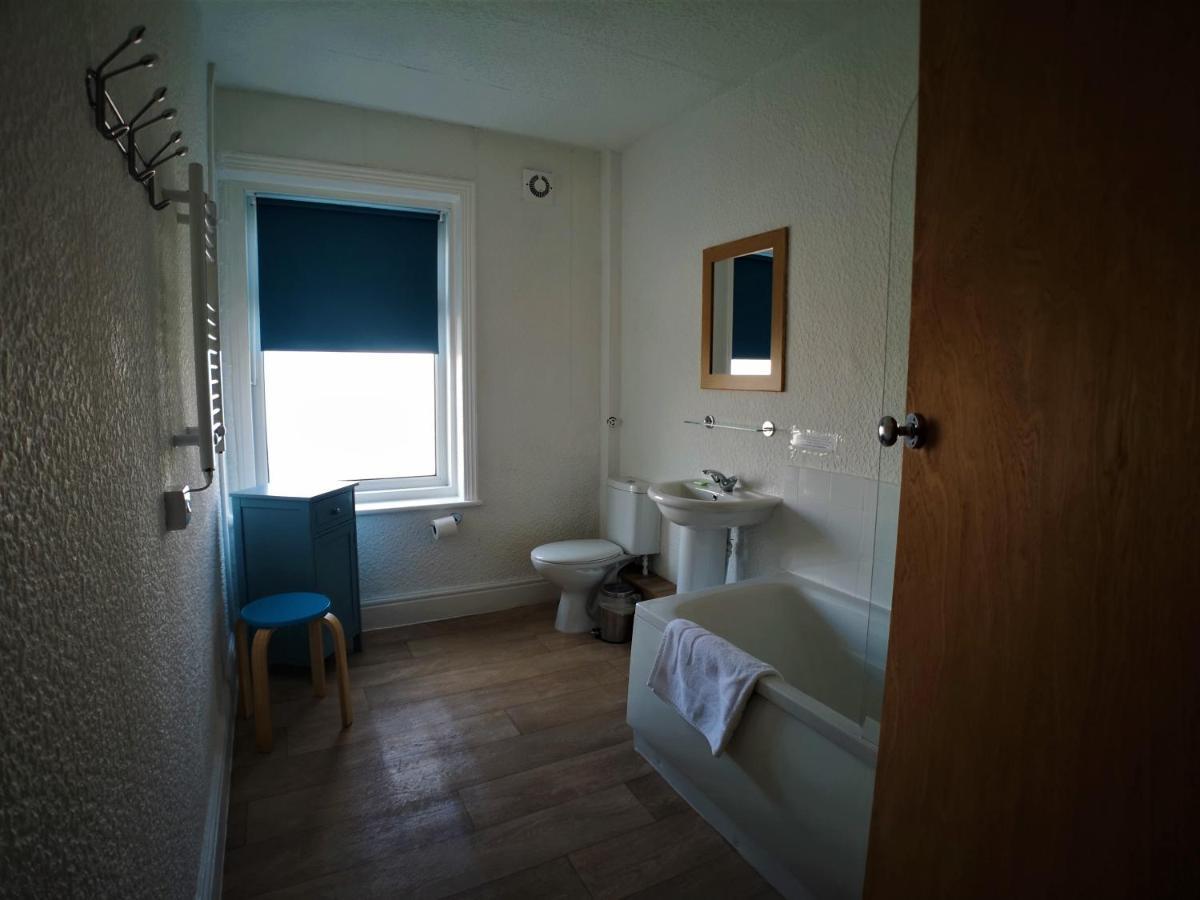 Quadruple Room Bath,1099015317:JPEG